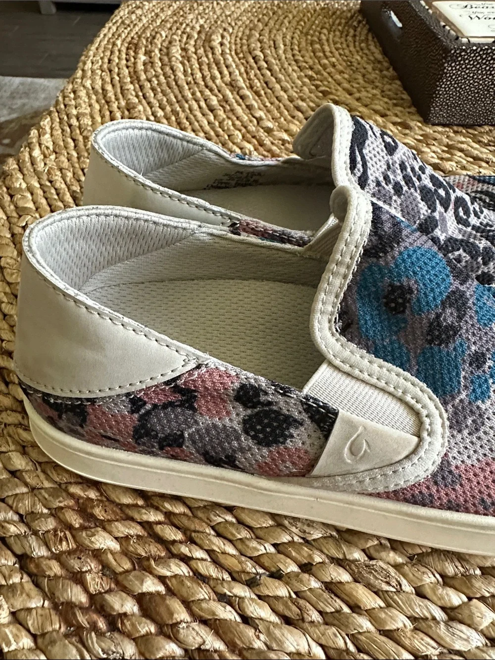 Olukai Women’s size 6 Slip-On Canvas Shoes in Teal and Pink Leopard Print